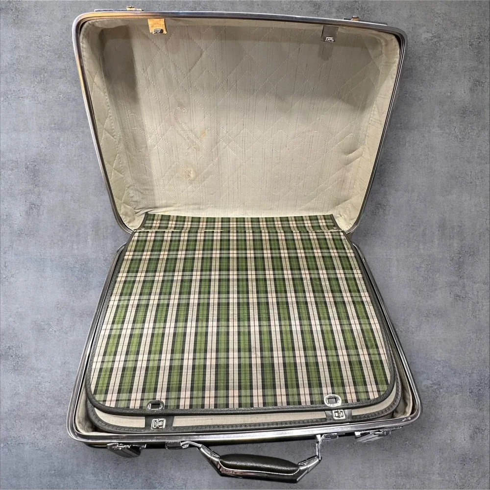 Vintage American Tourister Dark Green Tiara Hard Case‎ Luggage 21 X 15 X 7